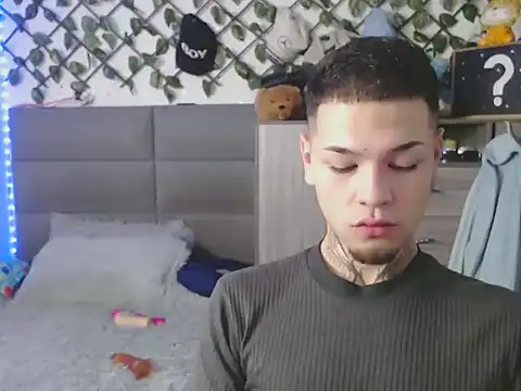 MarceloMilk online show from October 2025 04:57:02 AM