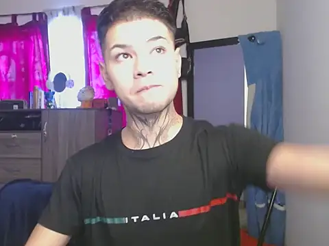 MarceloMilk online show from November 2025 05:17:01 PM