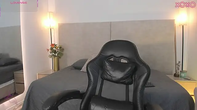 Snapshot of Saori_newman chatting on April 2026 11:48:01 AM Saori newman online show from April 2026 11:48:01 AM