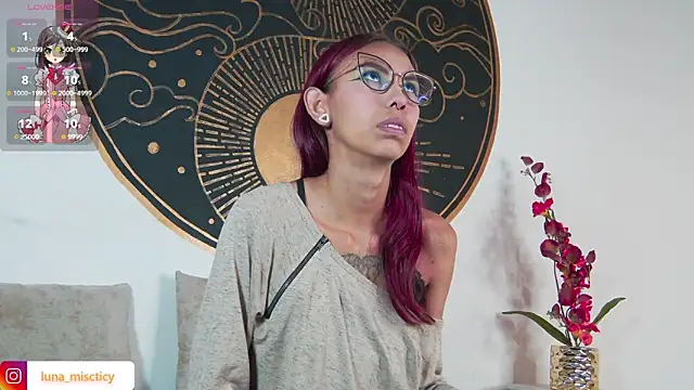 Lunamistyc online show from September 2025 07:26:02 PM