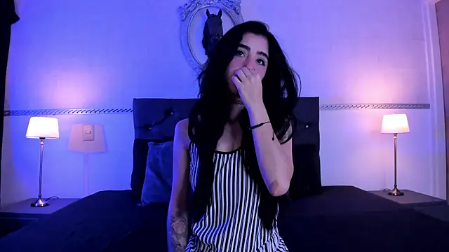 Snapshot of RomeroMoon chatting on December 2024 01:09:02 PM RomeroMoon online show from December 2024 01:09:02 PM