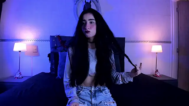 Snapshot of RomeroMoon chatting on December 2024 01:24:02 PM RomeroMoon online show from December 2024 01:24:02 PM