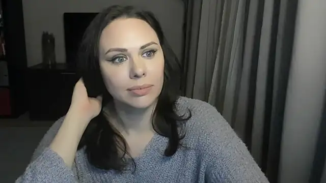 MollyCheiz online show from December 2025 04:46:02 PM