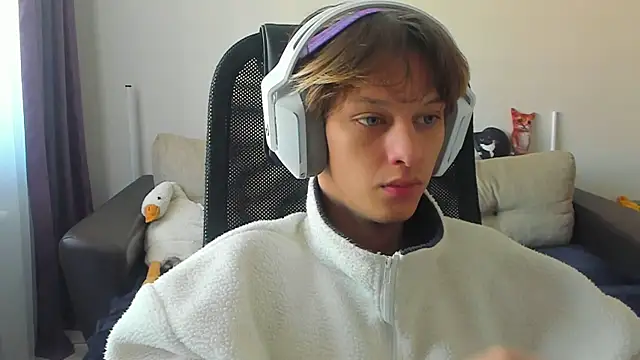 Ostin meow online show from September 2025 02:33:01 AM