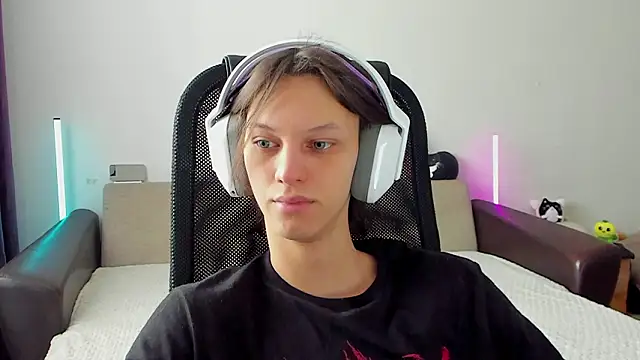 Ostin meow online show from February 2026 07:38:01 AM