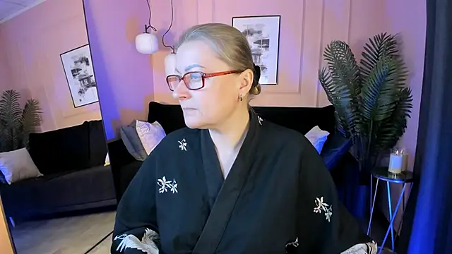 AlexandraKind online show from November 2025 02:06:01 PM