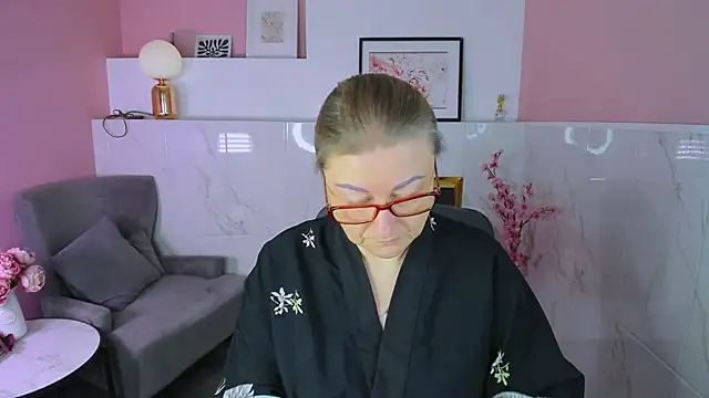 AlexandraKind online show from December 2025 01:29:02 PM