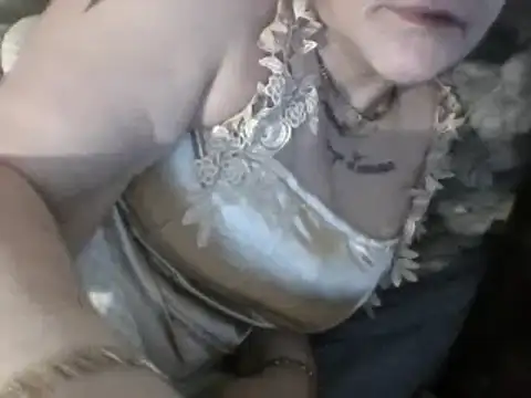 Snapshot of housewife_shantie chatting on March 2025 01:42:02 AM housewife shantie online show from March 2025 01:42:02 AM