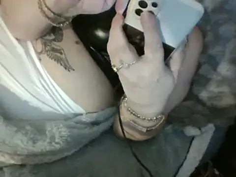 Snapshot of housewife_shantie chatting on March 2025 11:40:01 AM housewife shantie online show from March 2025 11:40:01 AM