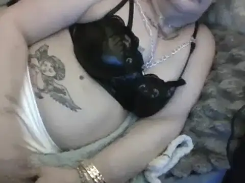 Snapshot of housewife_shantie chatting on March 2025 05:23:02 AM housewife shantie online show from March 2025 05:23:02 AM