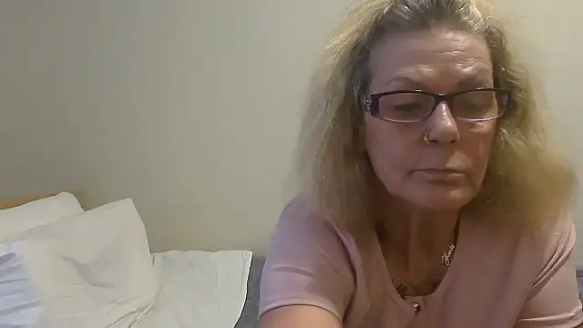 Snapshot of housewife_shantie chatting on September 2025 07:01:01 AM housewife shantie online show from September 2025 07:01:01 AM