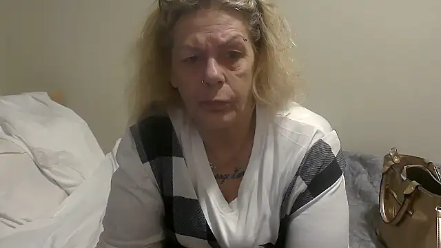 Snapshot of housewife_shantie chatting on October 2025 06:45:02 AM housewife shantie online show from October 2025 06:45:02 AM