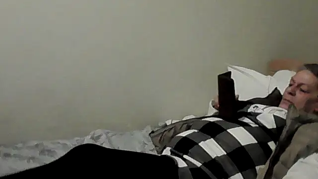 Snapshot of housewife_shantie chatting on October 2025 10:49:02 AM housewife shantie online show from October 2025 10:49:02 AM