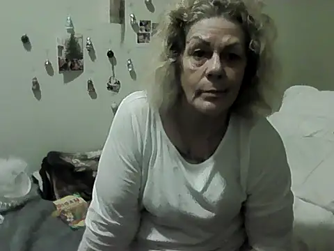 Snapshot of housewife_shantie chatting on November 2025 07:16:02 PM housewife shantie online show from November 2025 07:16:02 PM