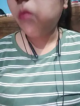 Snapshot of Love-Veronica chatting on July 2026 01:40:01 PM Love-Veronica online show from July 2026 01:40:01 PM