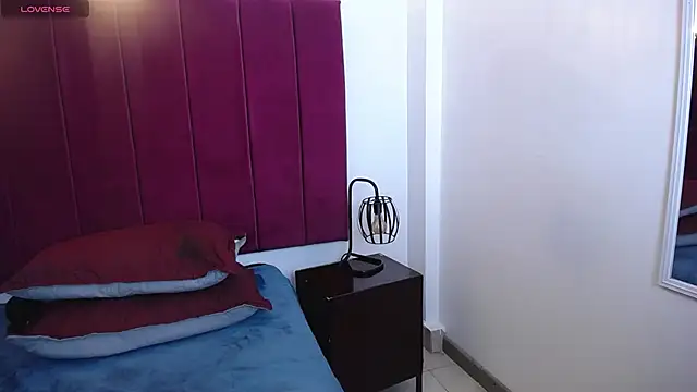 Kylee28 online show from December 2024 11:17:01 PM