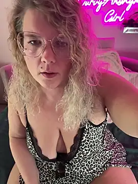 CurvyAnonymousGirl89 online show from November 2025 05:45:02 PM