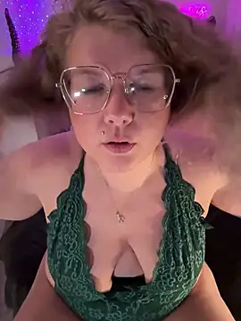 Snapshot of CurvyAnonymousGirl89 chatting on February 2026 05:07:02 PM CurvyAnonymousGirl89 online show from February 2026 05:07:02 PM