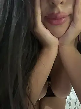 Snapshot of Chloe-antonella chatting on March 2025 04:38:01 AM Chloe-antonella online show from March 2025 04:38:01 AM