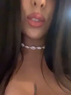 Snapshot of Chloe-antonella chatting on March 2025 04:14:01 AM Chloe-antonella online show from March 2025 04:14:01 AM