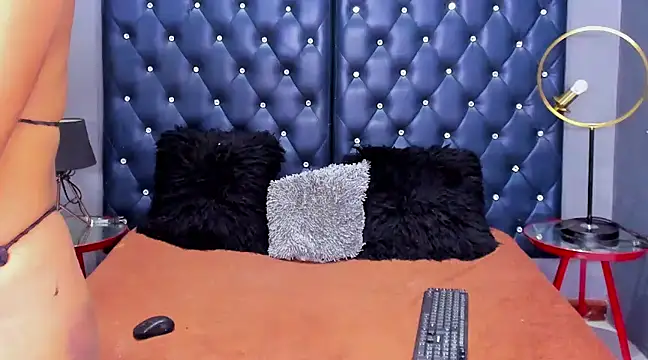 NovaMicheel online show from February 2025 11:25:01 AM