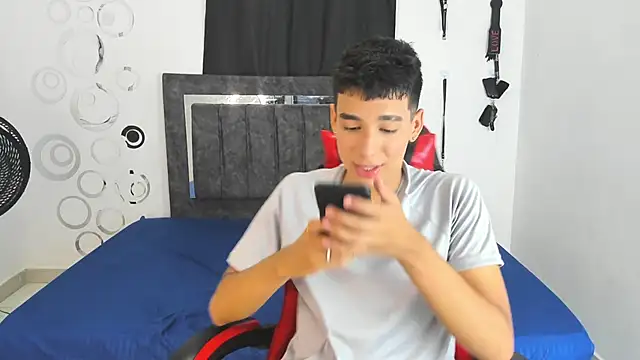 Harry LatinBoy online show from November 2025 06:30:01 PM