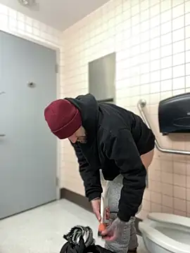 Snapshot of Fuckboy4public chatting on December 2024 03:29:02 AM Fuckboy4public online show from December 2024 03:29:02 AM