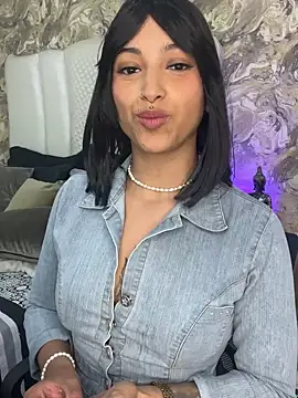 LollaByer online show from February 2025 09:05:02 PM