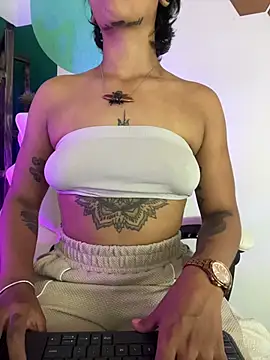 Snapshot of LollaByer chatting on December 2025 09:32:02 PM LollaByer online show from December 2025 09:32:02 PM