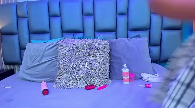 AshleyHill2 online show from February 2025 07:50:01 AM