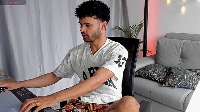 andrewChris  online show from February 2025 02:03:02 PM