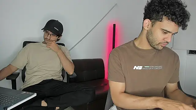 andrewChris  online show from October 2025 01:36:02 AM