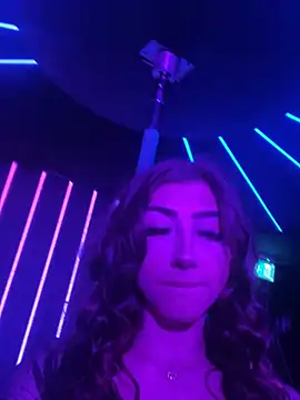 badlills201 online show from February 2025 09:47:01 PM