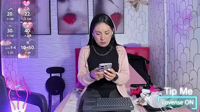 Snapshot of Ella_Rousse chatting on February 2025 12:25:02 PM Ella Rousse online show from February 2025 12:25:02 PM