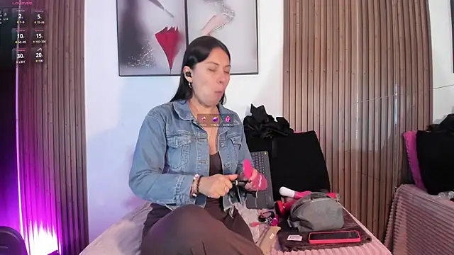 Snapshot of Ella_Rousse chatting on September 2025 12:32:01 PM Ella Rousse online show from September 2025 12:32:01 PM