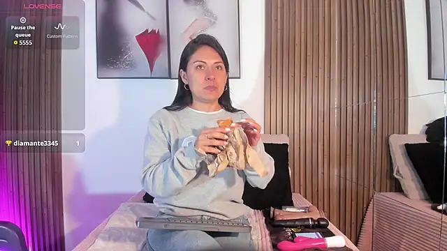 Snapshot of Ella_Rousse chatting on October 2025 12:14:02 PM Ella Rousse online show from October 2025 12:14:02 PM