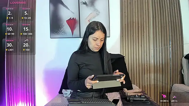 Snapshot of Ella_Rousse chatting on October 2025 12:17:01 PM Ella Rousse online show from October 2025 12:17:01 PM