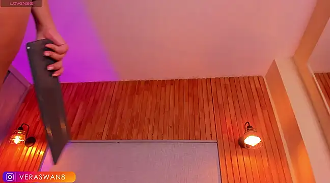 MoonSwan1 online show from December 2024 01:21:01 AM