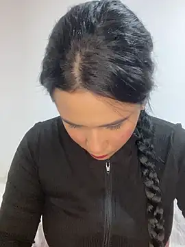 Leyna Kenet online show from February 2025 03:40:01 AM