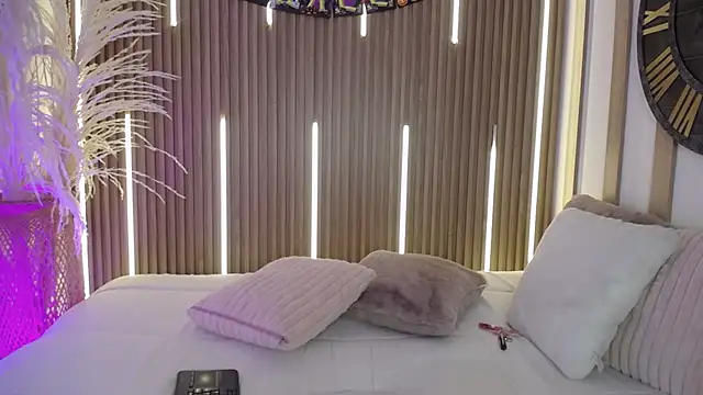 Aniie Doll online show from October 2025 08:22:01 PM