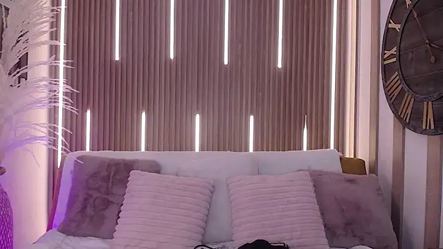 Aniie Doll online show from November 2025 08:31:01 PM