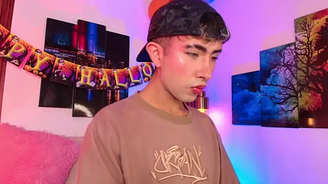 Noah Xitruxx online show from October 2025 03:18:02 AM