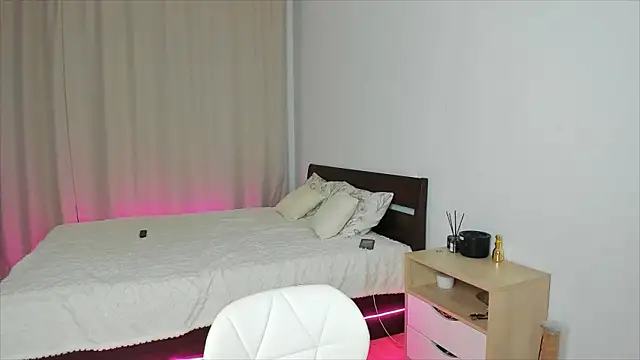 Xloe Queen online show from February 2026 01:32:02 PM