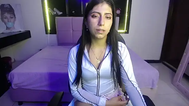 Angela Diaz  online show from January 2025 06:50:01 PM