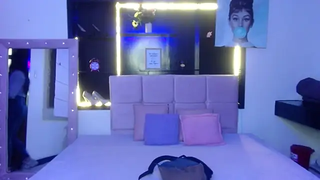 Angela Diaz  online show from February 2025 11:54:01 AM