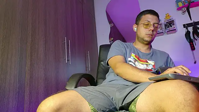 Nymphobuddies online show from March 2026 09:31:01 PM