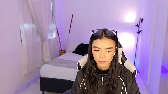 AnabelWolf online show from October 2025 01:32:01 PM