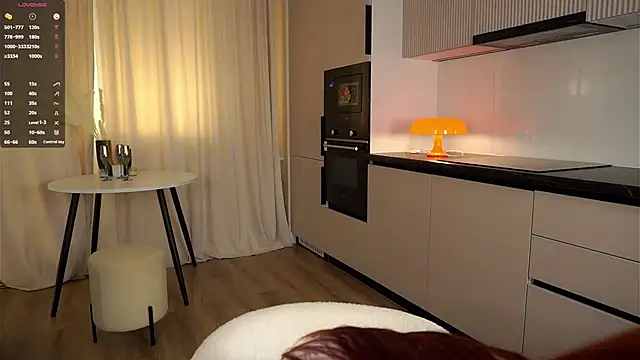 AnnisCharlton online show from December 2024 01:16:02 PM