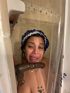 Snapshot of shyfr34k chatting on December 2024 01:24:01 AM shyfr34k online show from December 2024 01:24:01 AM