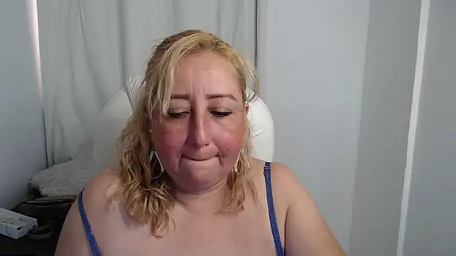 Xileny-Halliwey online show from October 2025 08:39:01 PM